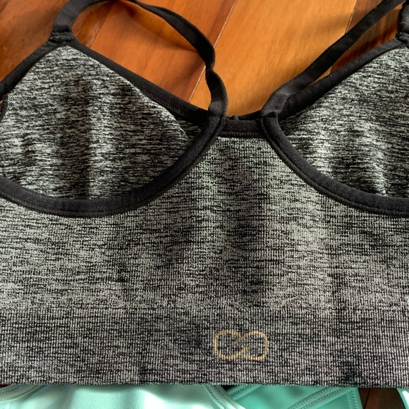 Under Armour CALIA Small Sports Bras - Picture 4 of 4